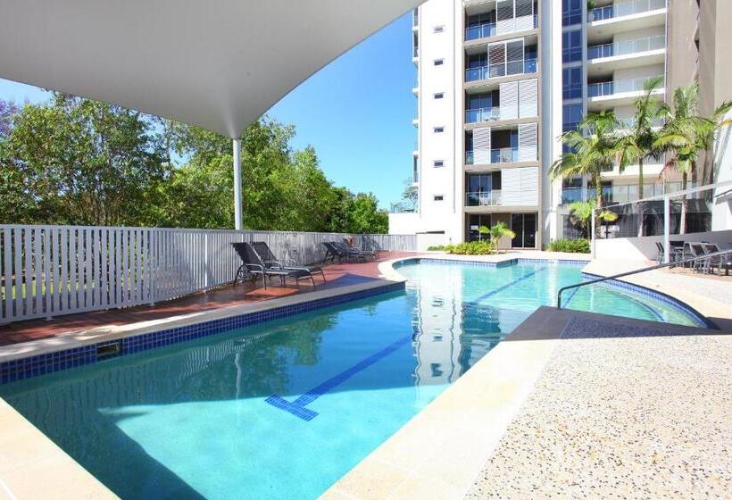 2 Bedrooms Apartment Lake View, Signature Waterfront Apartments