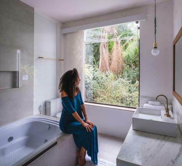 Quarto Deluxe Vista Mar com Sacada, Casa Luz