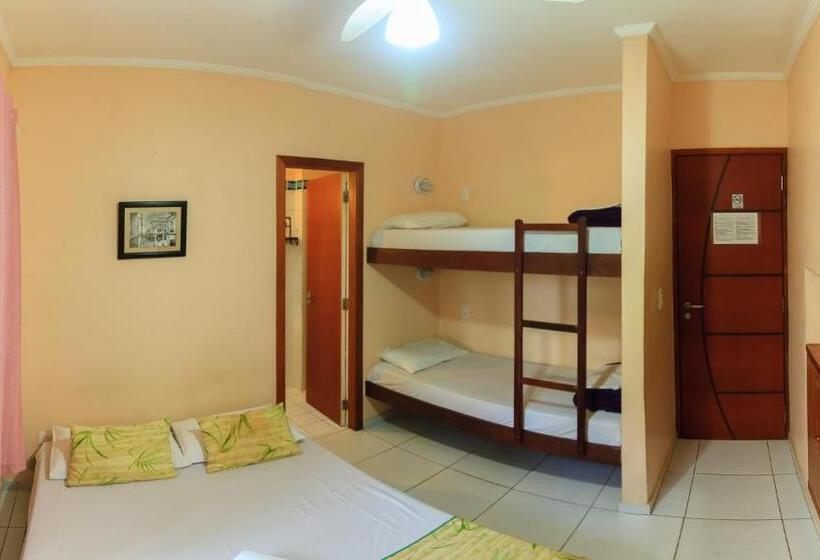 Quarto Quádruplo Estandar, Guaruja Hostel