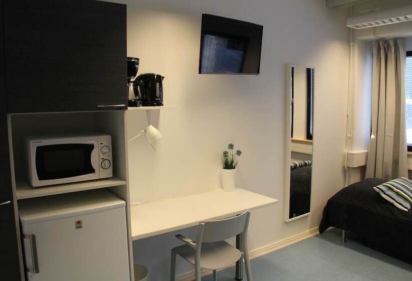 스탠다드 트리픔 룸 공동욕실, Forenom Hostel Vantaa Aviapolis