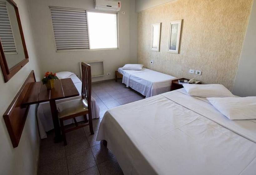 Quarto Quádruplo Estandar, Uberpalace