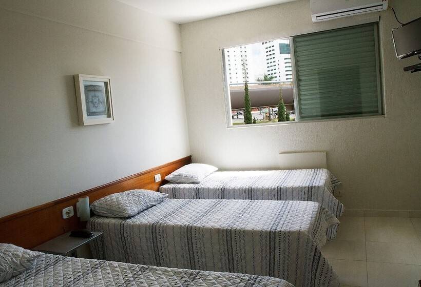 Quarto Triplo Estandar, Uberpalace