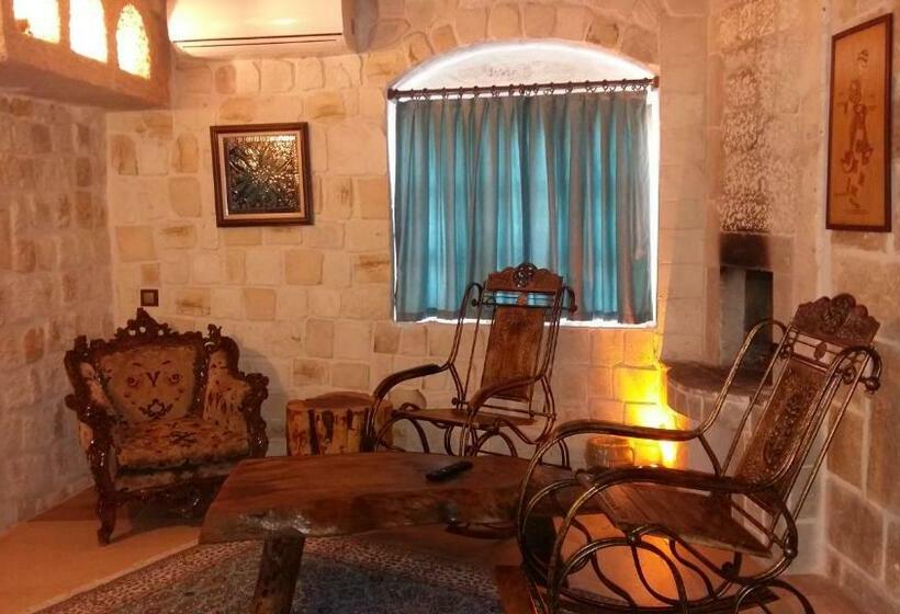 Полулюкс, Oread Cave Suites