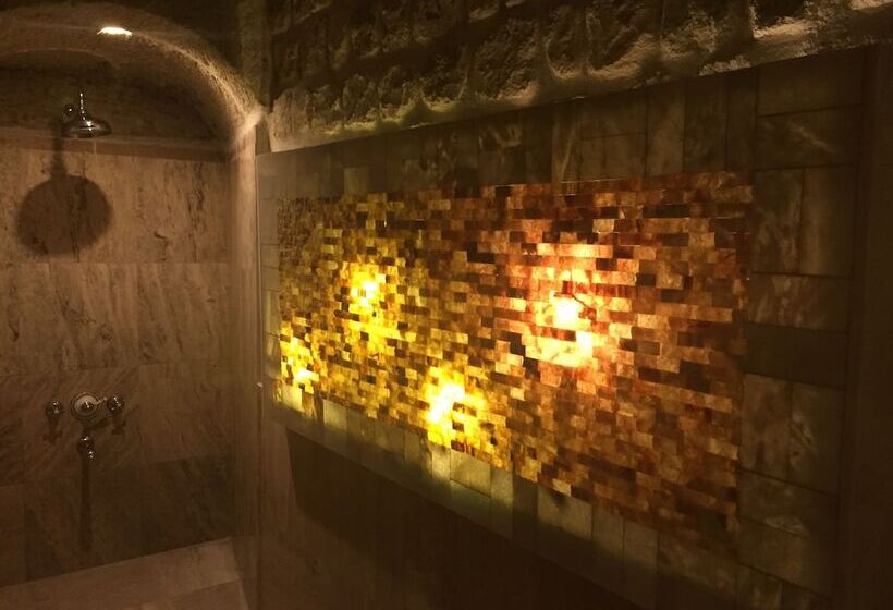Полулюкс, Oread Cave Suites