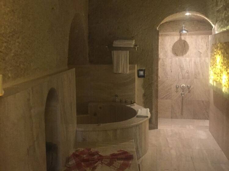 Полулюкс, Oread Cave Suites
