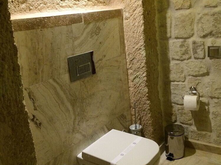 Полулюкс, Oread Cave Suites