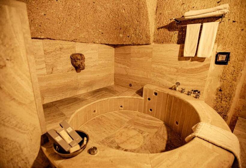 Полулюкс, Oread Cave Suites