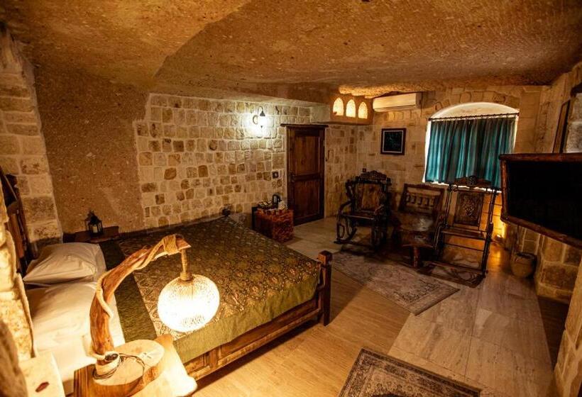 Полулюкс, Oread Cave Suites