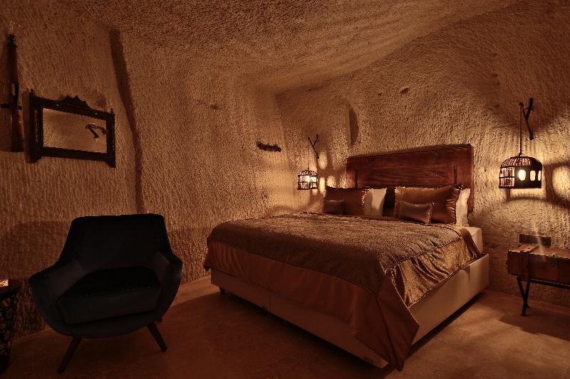 스위트, The Owl Cave