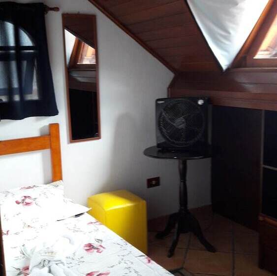 Quarto Estandar Individual Banheiro Compartilhado, Pousada Sognares