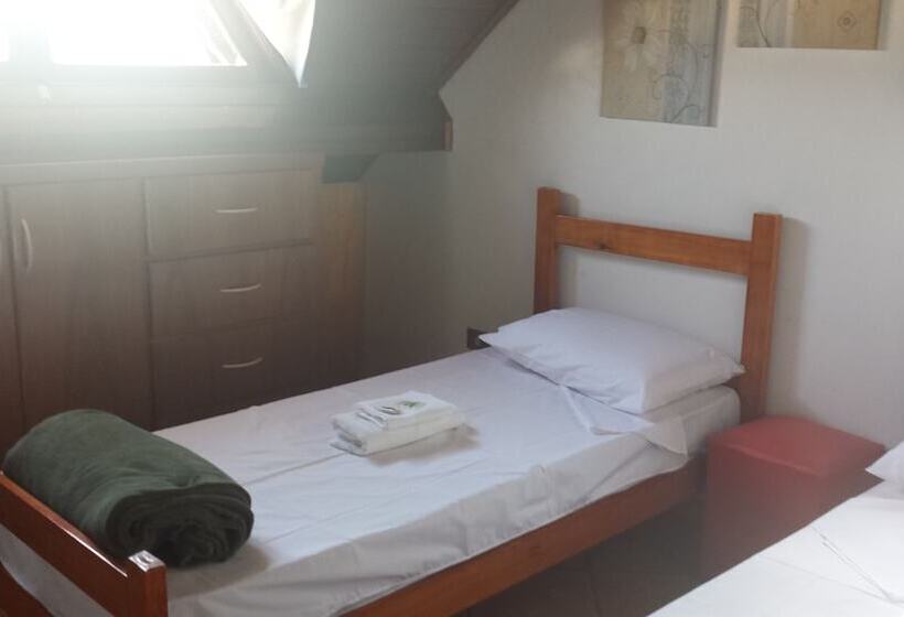 Quarto Estandar Banheiro Compartilhado, Pousada Sognares