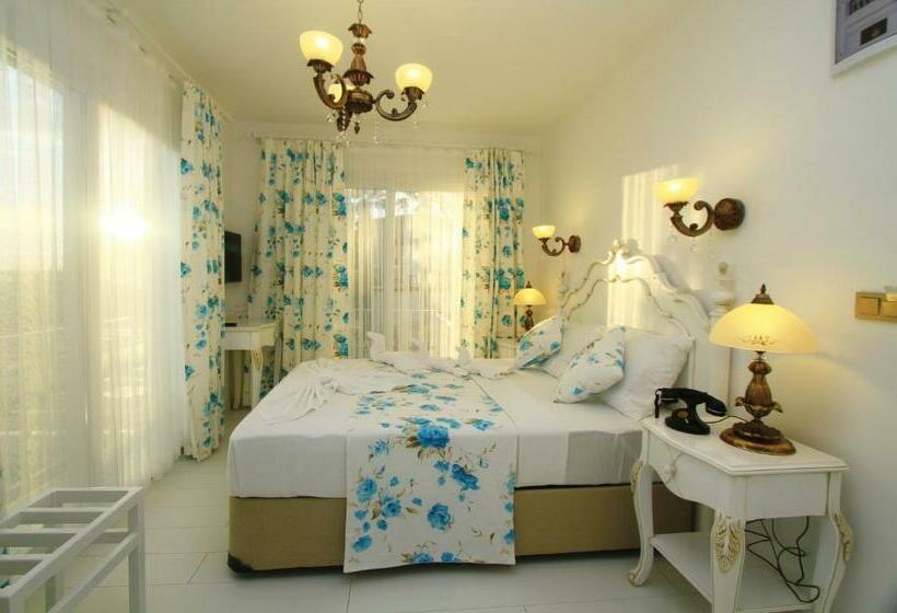 اتاق لوکس با چشم‌انداز دریا, Dantela Butik