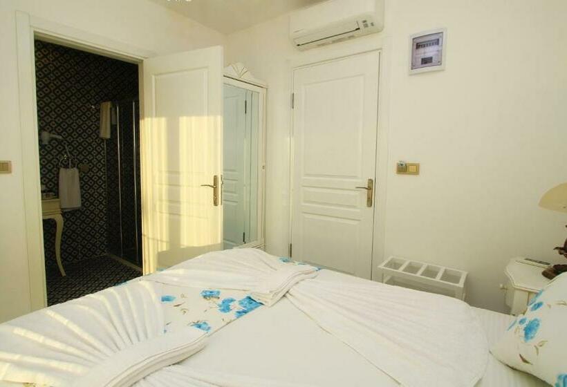 اتاق لوکس با چشم‌انداز دریا, Dantela Butik