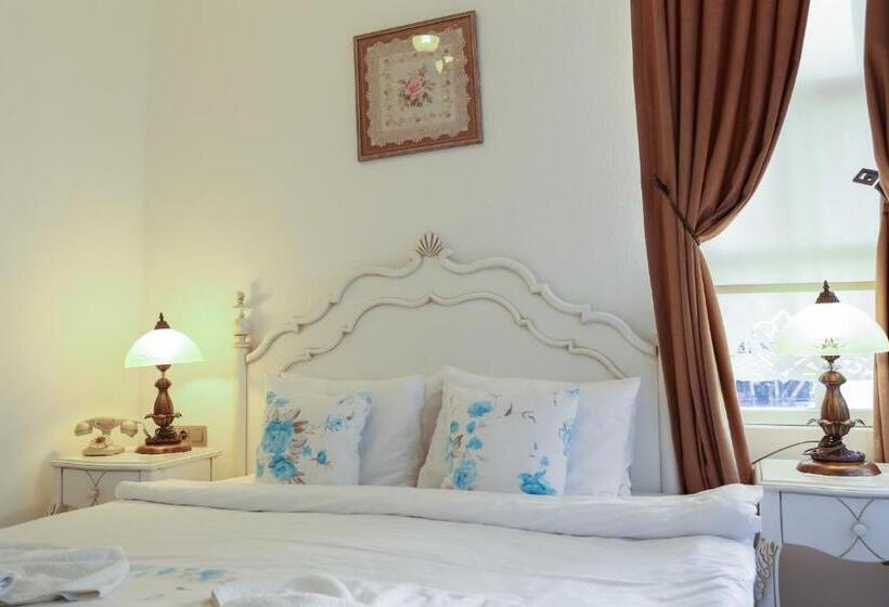 اتاق لوکس با چشم‌انداز دریا, Dantela Butik