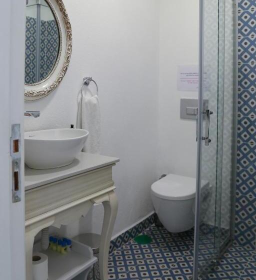 اتاق لوکس با چشم‌انداز دریا, Dantela Butik