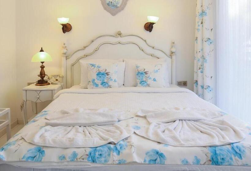 اتاق لوکس با چشم‌انداز دریا, Dantela Butik