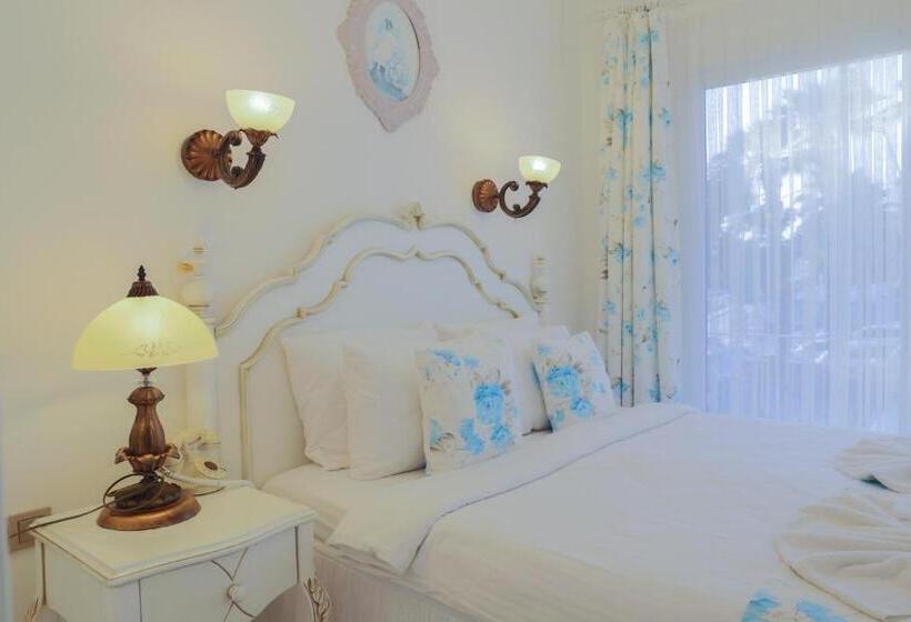 اتاق لوکس با چشم‌انداز دریا, Dantela Butik