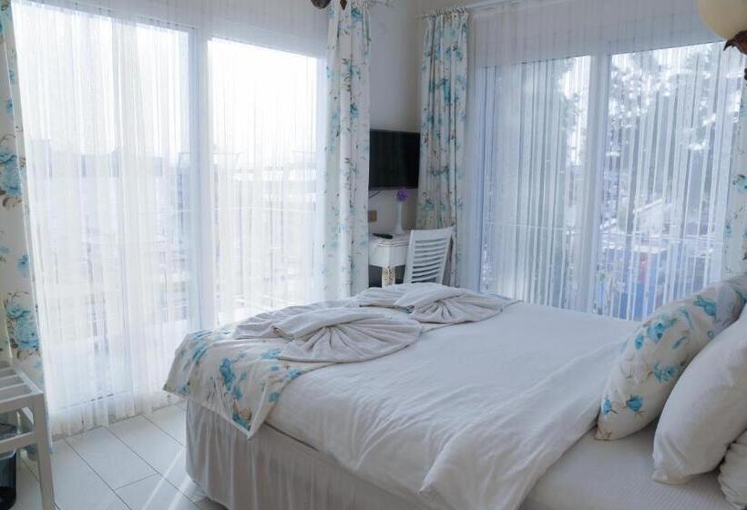 اتاق لوکس با چشم‌انداز دریا, Dantela Butik