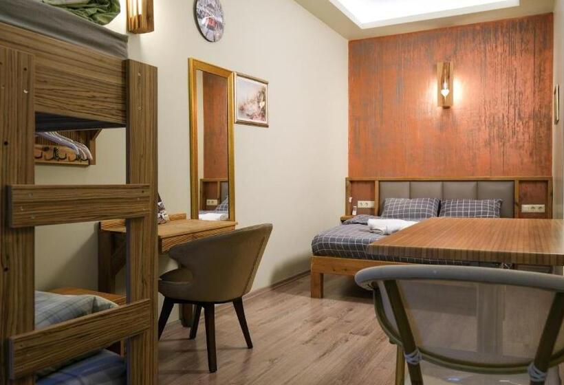 Standard Triple Room, Second Home Hostel