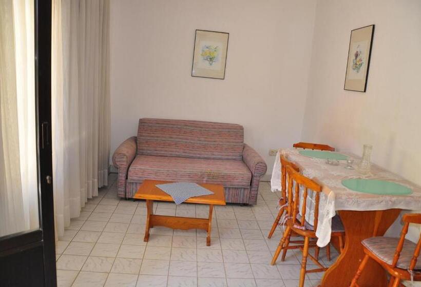 آپارتمان 2 خوابه, Delphin Apart
