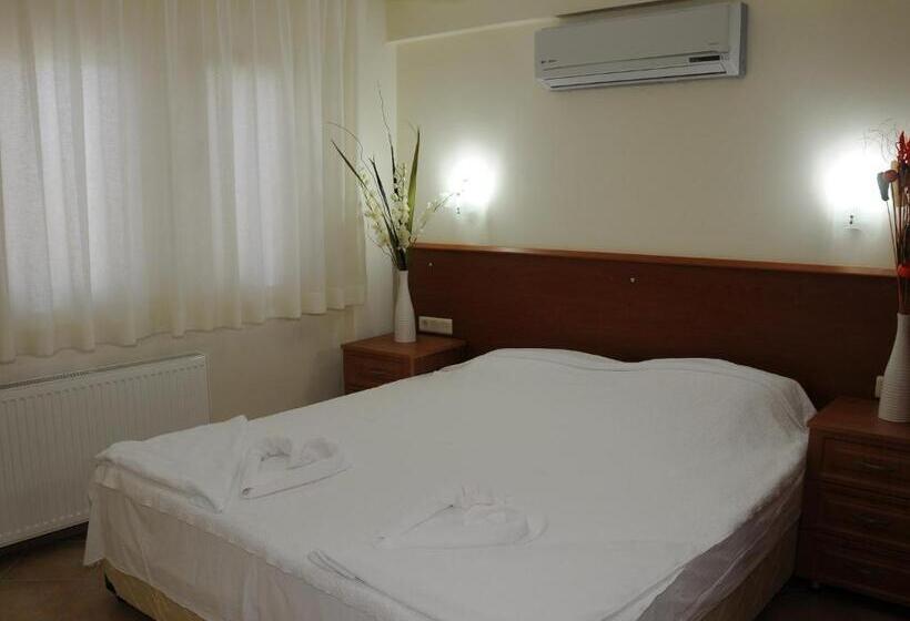 Апартаменты Deluxe 2 Спальни, Sea Breeze Hotel And Apartments