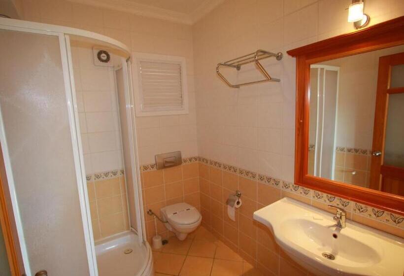 Апартаменты 4 Спальни, Sea Breeze Hotel And Apartments