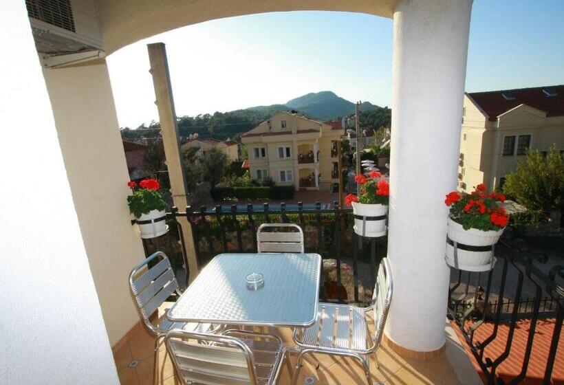 Апартаменты 4 Спальни, Sea Breeze Hotel And Apartments