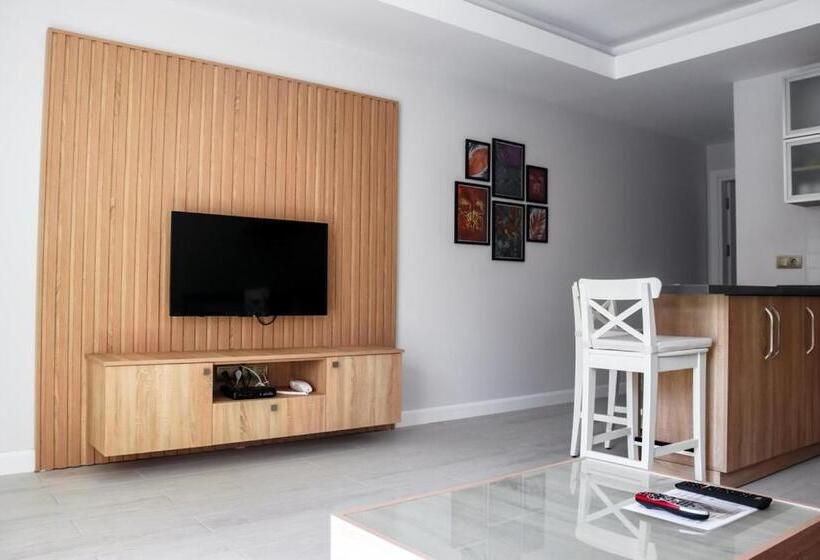 Апартаменты Deluxe 1 Спальня, Sea Breeze Hotel And Apartments