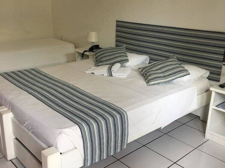Quarto Estandar, Taperapuan Praia