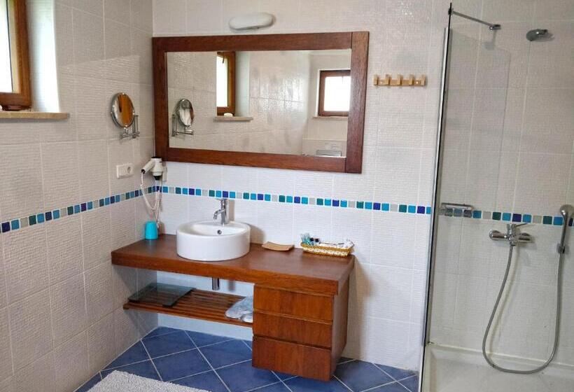 Family Suite, Zephyros