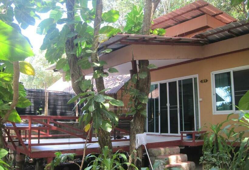 بانگلوی استاندارد, Jj Beach Resort & Jj Seafood