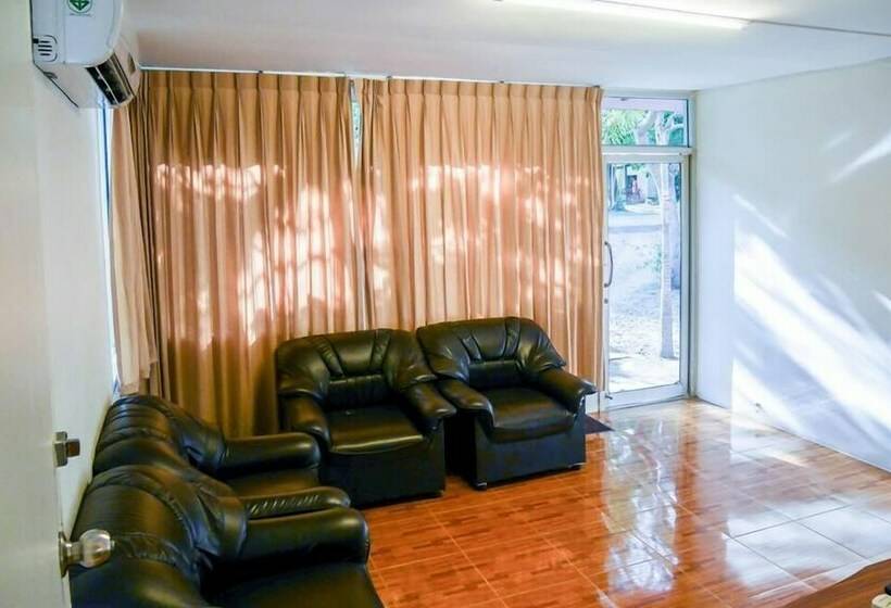 Quarto Familiar, Phe Samed Villa