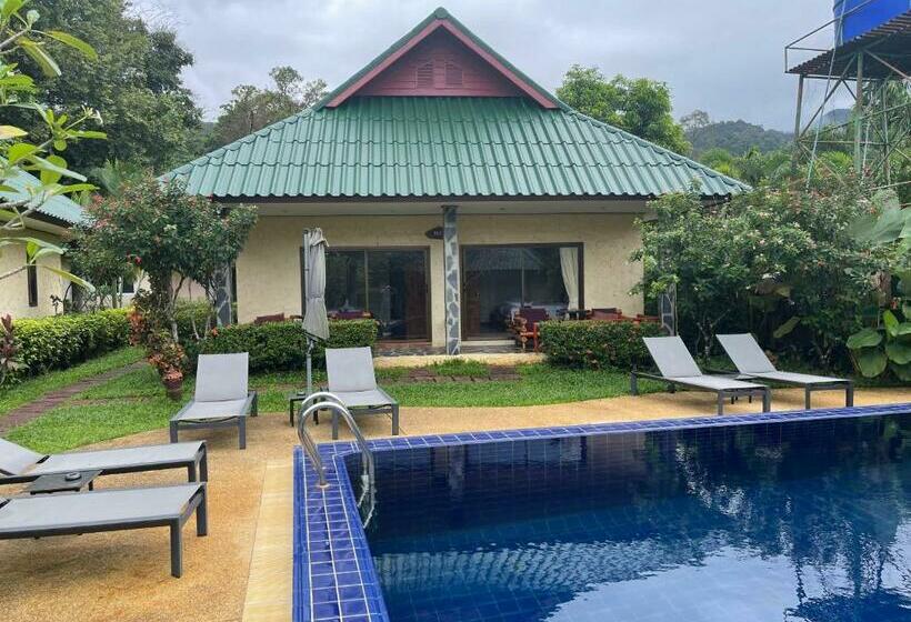 بنجلو عائلى, Garden Resort