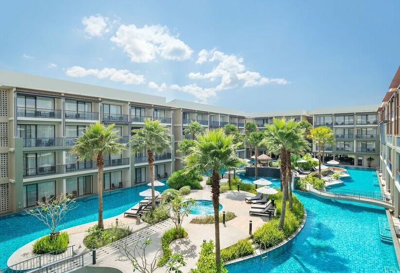 Номер Deluxe Вид на Бассейн, Le Meridien Khao Lak Resort & Spa
