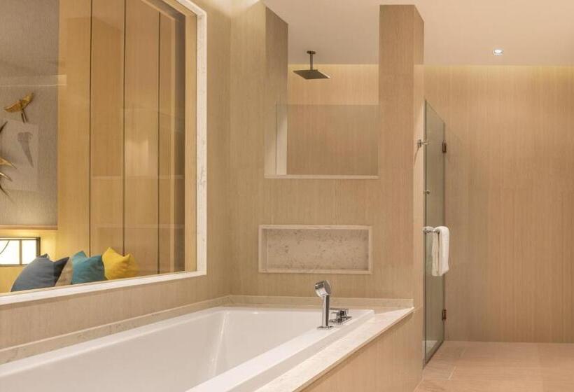 Номер Deluxe Вид на Бассейн, Le Meridien Khao Lak Resort & Spa
