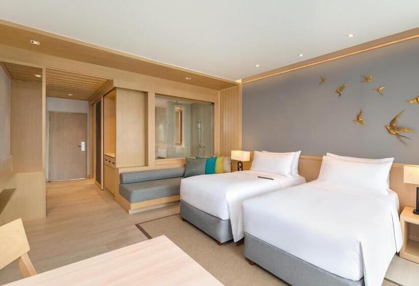Номер Superior Вид на Бассейн, Le Meridien Khao Lak Resort & Spa