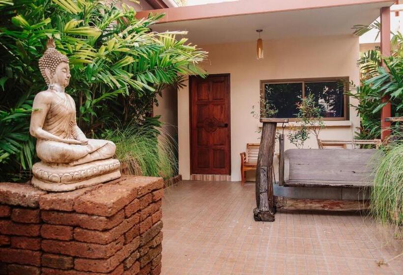اتاق استاندارد با چشم‌انداز استخر, Namphung Phuket Boutique Resort