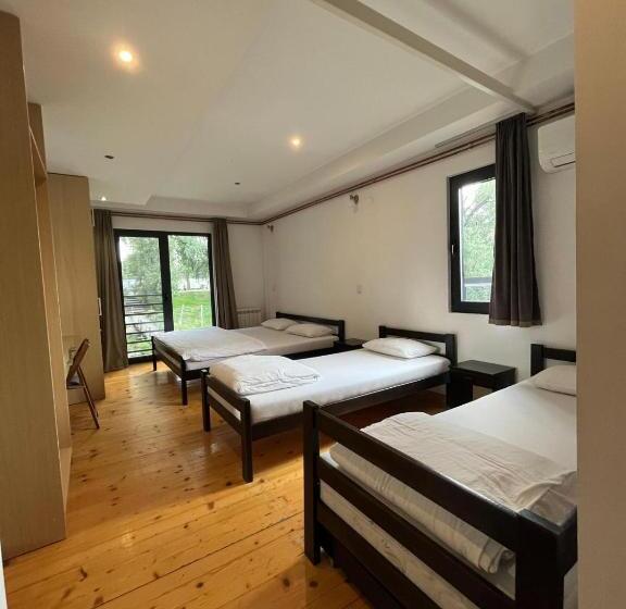 اتاق استاندارد چهار تخته, B&b Botel Charlie