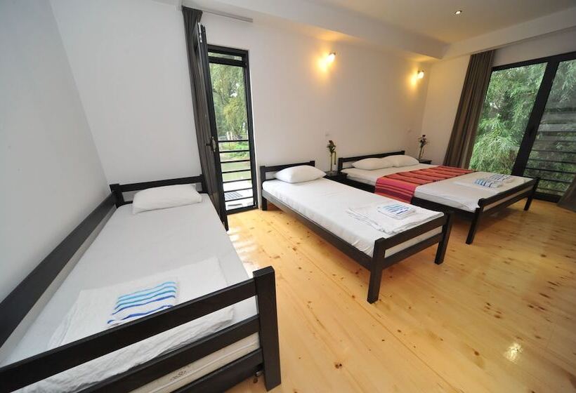 اتاق استاندارد سه نفره, B&b Botel Charlie