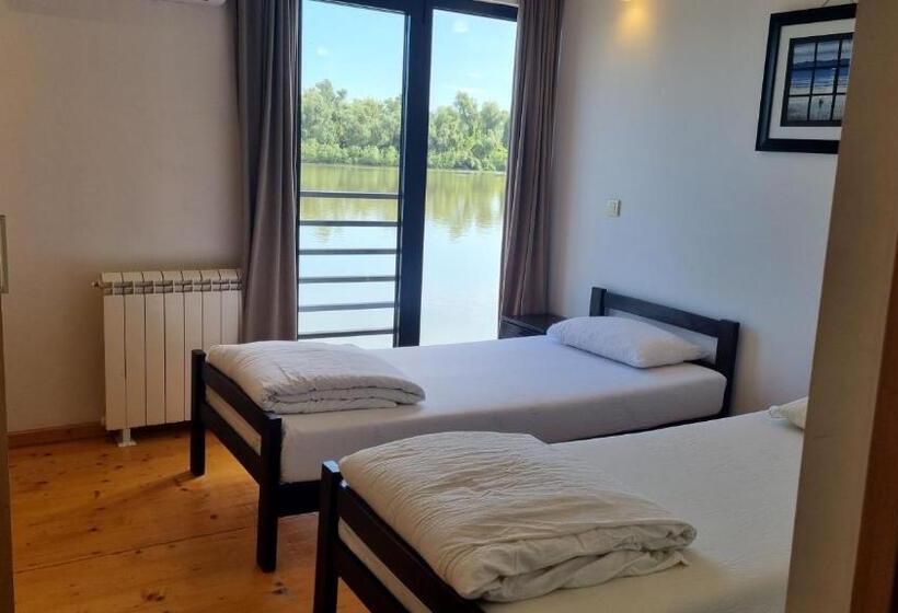 اتاق استاندارد با چشم‌انداز, B&b Botel Charlie