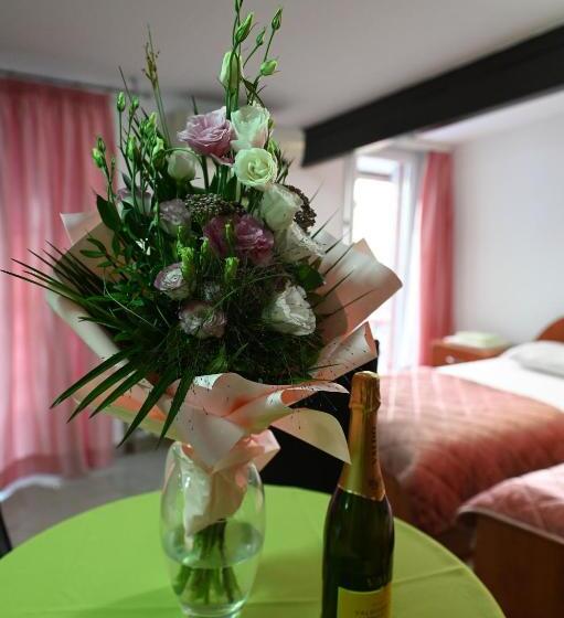 اتاق استاندارد چهار تخته, Apartments Imper   Imd