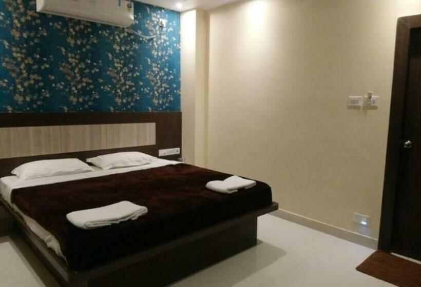 Номер Deluxe Кровать Кинг, Mor Hotel Home Town  Lift  Wifi With Restaurant Facilities  Near Temple & Golden Beach Best Selling