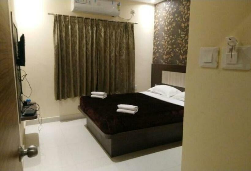 Номер Deluxe Кровать Кинг, Mor Hotel Home Town  Lift  Wifi With Restaurant Facilities  Near Temple & Golden Beach Best Selling
