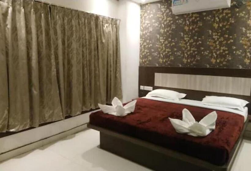 Номер Deluxe Кровать Кинг, Mor Hotel Home Town  Lift  Wifi With Restaurant Facilities  Near Temple & Golden Beach Best Selling