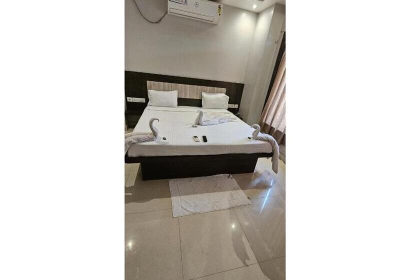 Номер Deluxe Кровать Кинг, Mor Hotel Home Town  Lift  Wifi With Restaurant Facilities  Near Temple & Golden Beach Best Selling