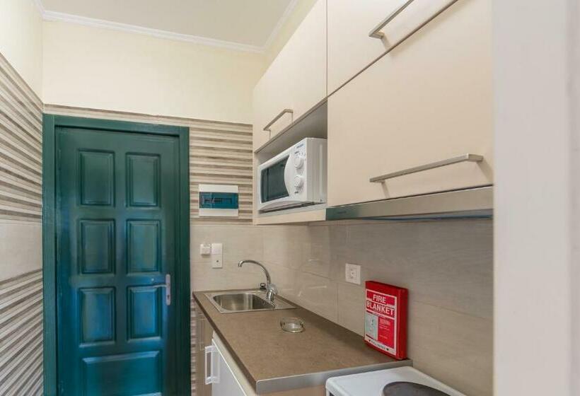 디럭스 스튜디오, Chandris Apartments