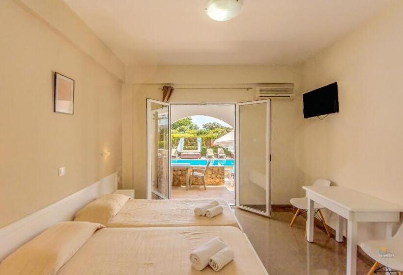 디럭스 스튜디오, Chandris Apartments