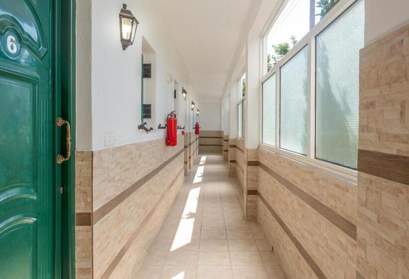 컴포트 트리플 룸, Chandris Apartments