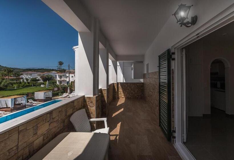 디럭스 스튜디오, Chandris Apartments