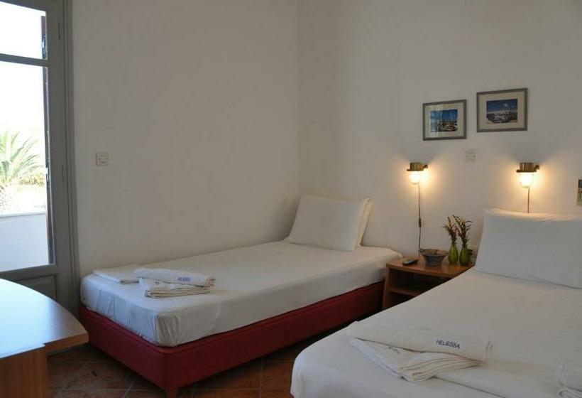 Трехместный Номер Стандарт Вид на Бассейн, Quartano Suites By Heliessa, Adults Only